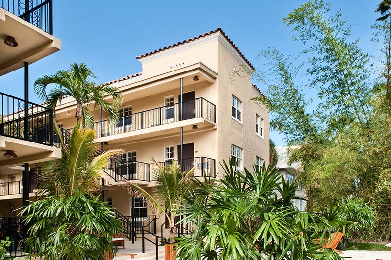 Sunbrite Apartment. Courtyard, corner View.